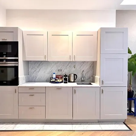 Old Town Vibes - 5min To Sea - Ac & Breakfast Νίκαια