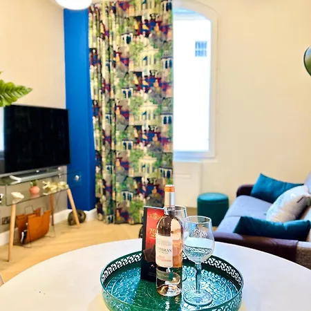 Apartamento Old Town Vibes - 5min To Sea - Ac & Breakfast Niza
