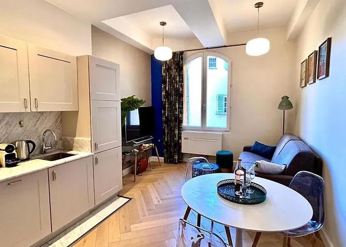 Appartement Old Town Vibes - 5min To Sea - Ac & Breakfast